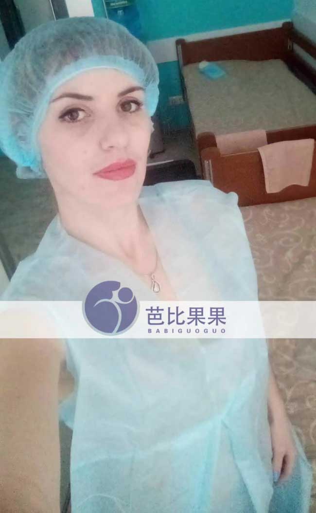 乌克兰孕妈从容迎接试管移植手术